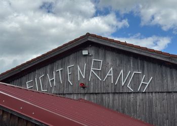 499900045 751968443823650 n